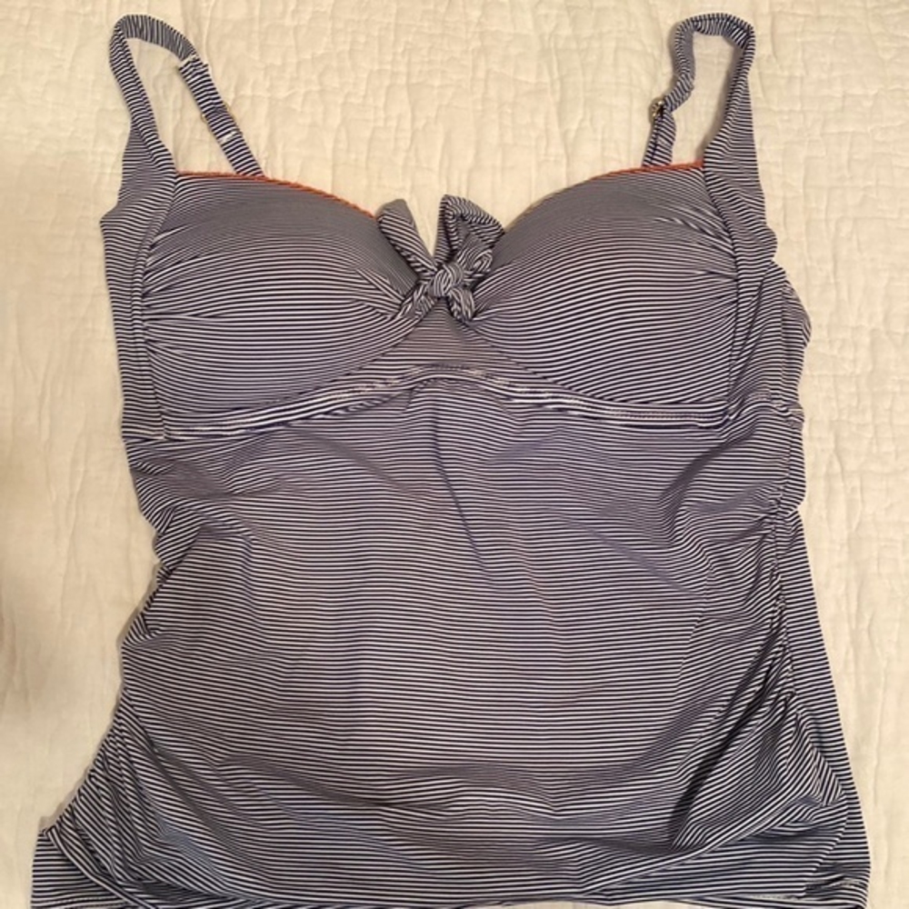 Liz‎ Claiborne swim suit top